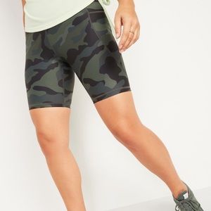 Old navy camo biker shorts size XL